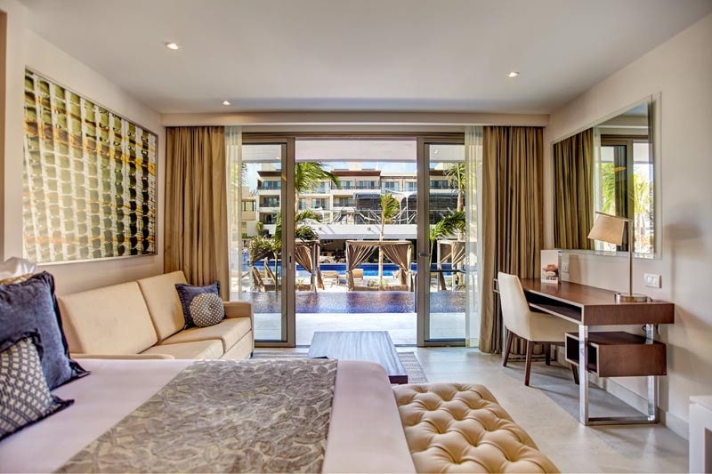 Luxury Suite Swim Out with direct pool access from private terrace